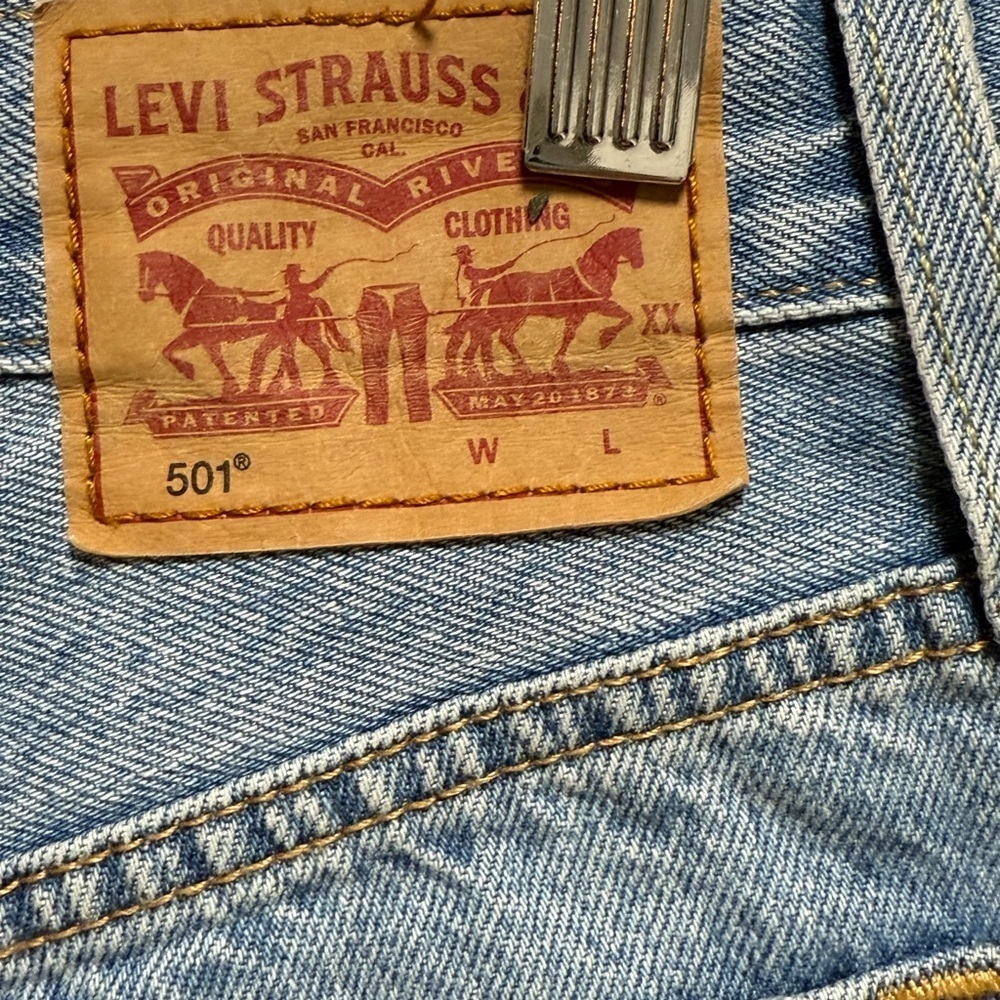 Levi's 501 Original High-Rise Cut-Off Denim Shorts. - Picture 5 of 8